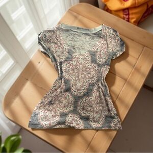 Fitted Short Sleeve Quatrefoil Floral Tee Sheer Distressed